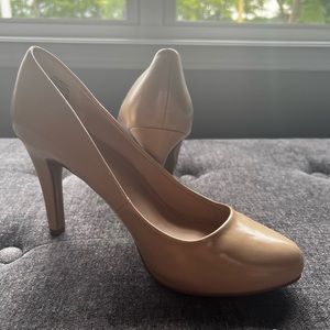Nude size 10 pumps gently used.
